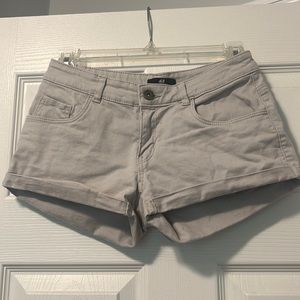 H & M, size 2 womens- fits a junior 0, light grey shorts